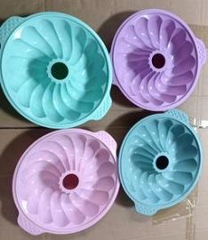 MOLDE SILICONA FLAN/BUDIN CON ASAS 4 COLORES